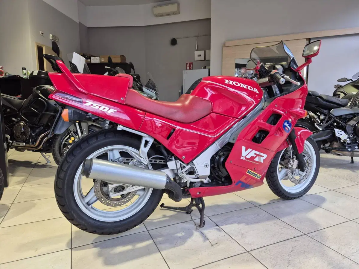 Honda VFR 750 F (1986 - 87) (3)