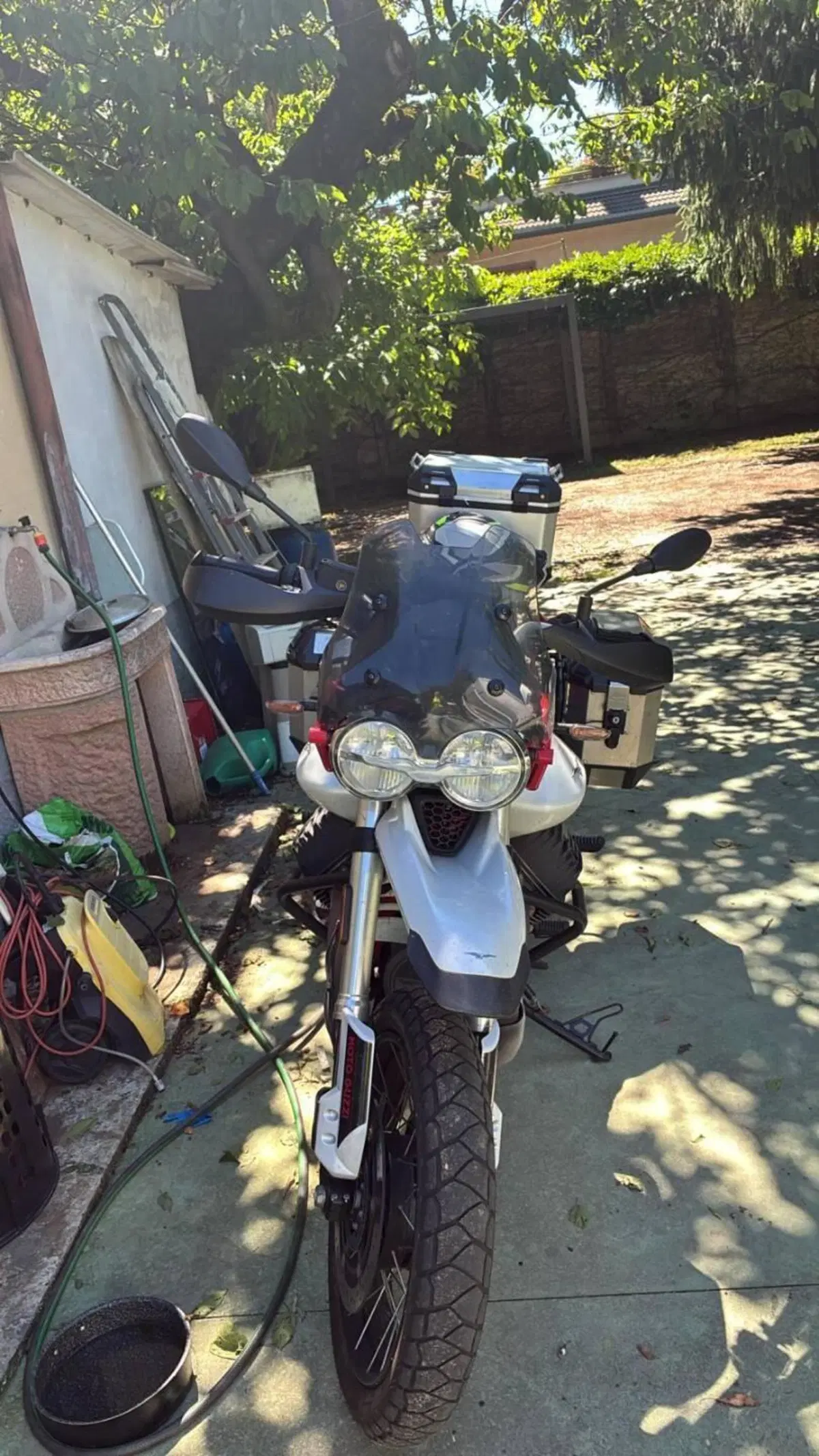 Moto Guzzi V85 TT (2021 - 23) (4)