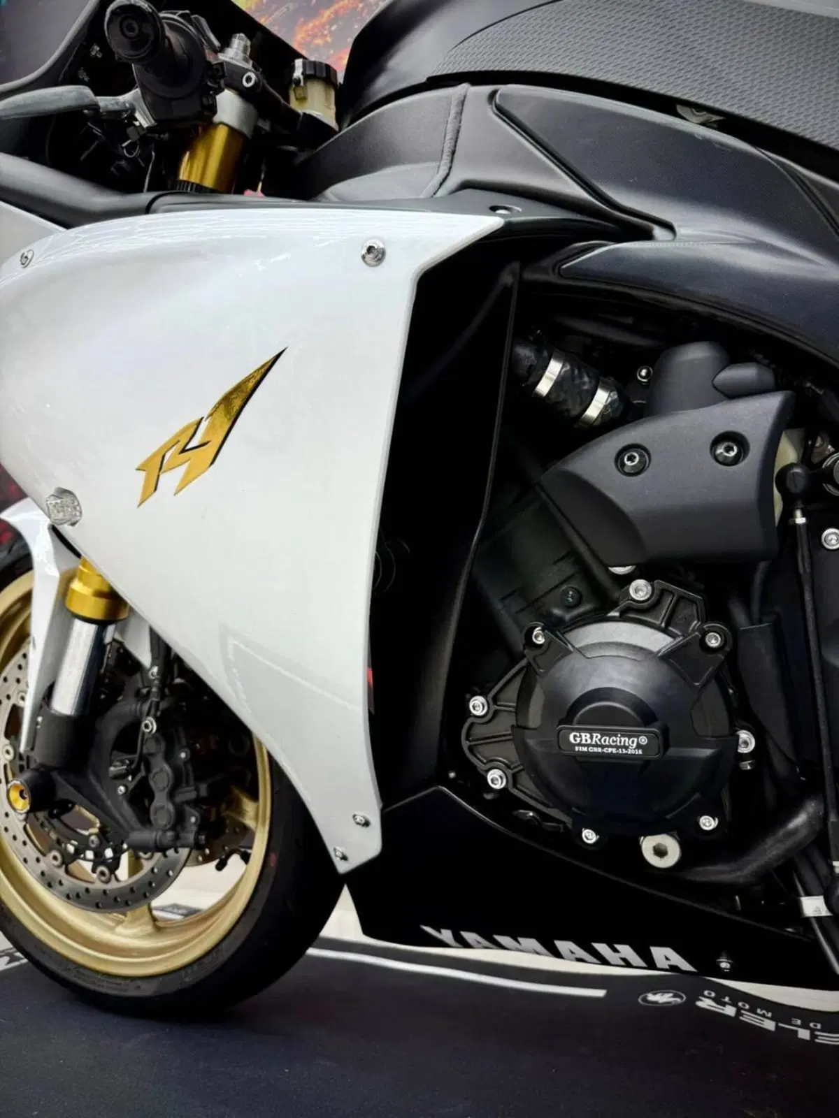 Yamaha YZF R1 (2015 - 16) (7)