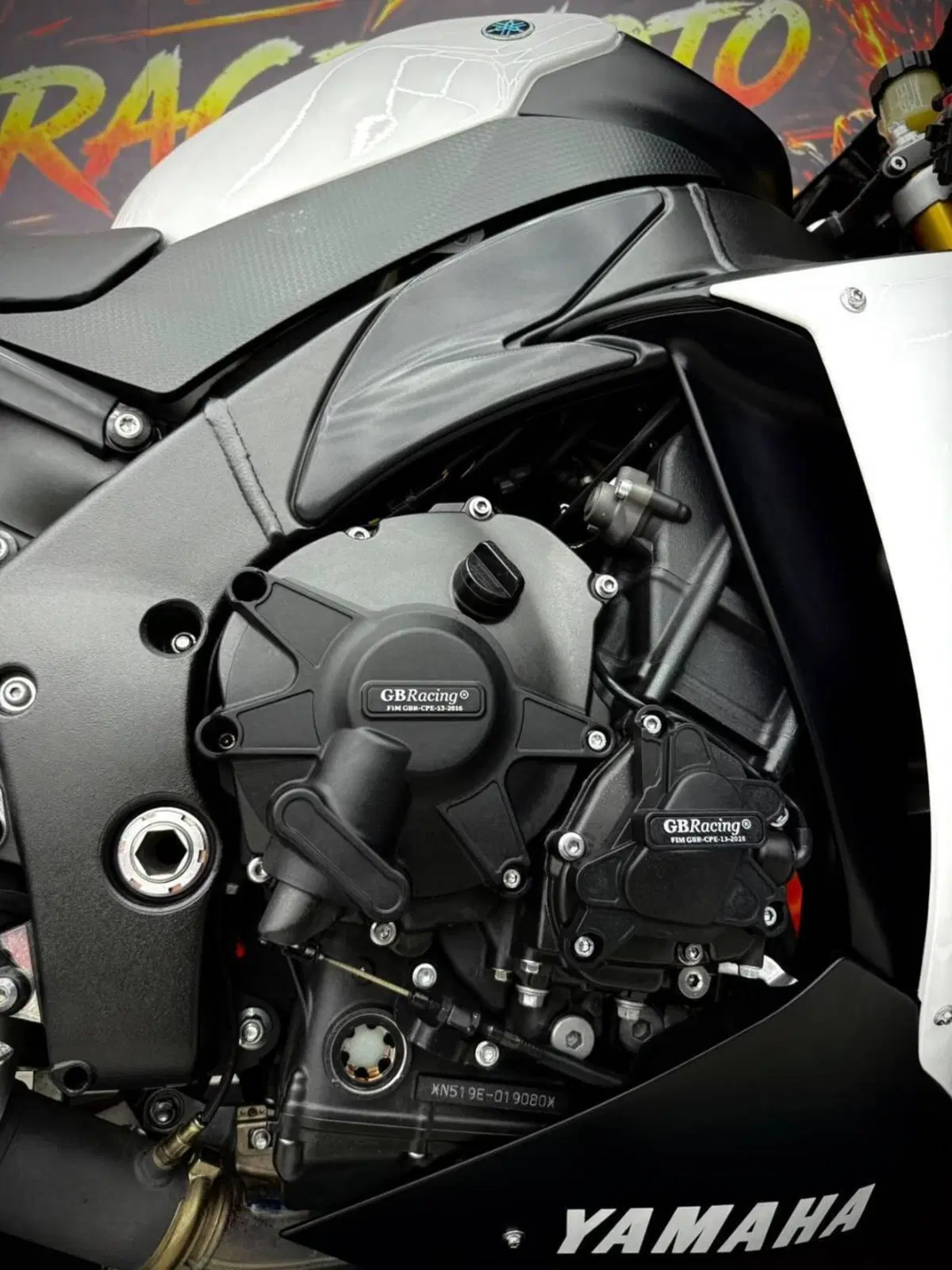 Yamaha YZF R1 (2015 - 16) (10)