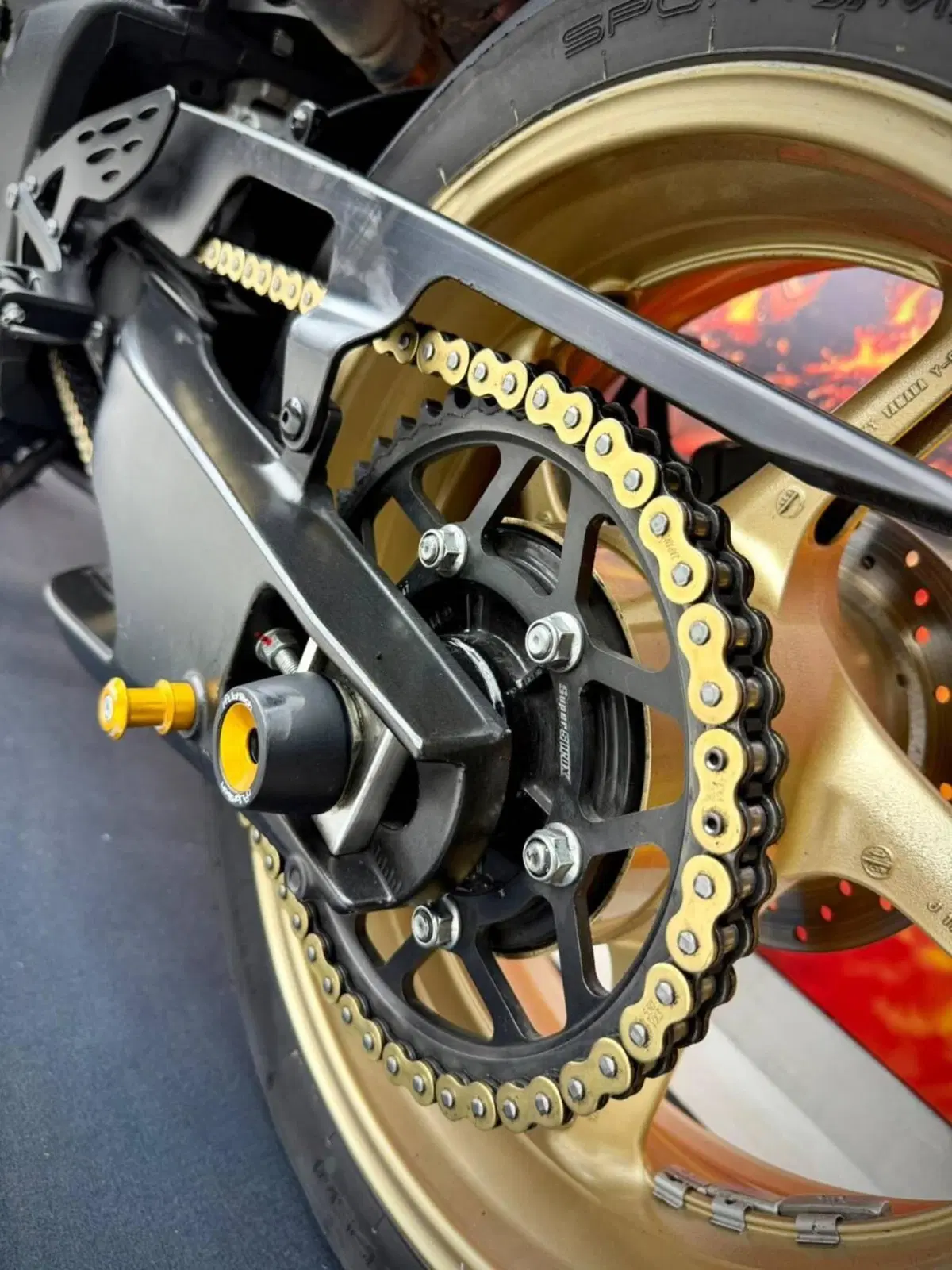 Yamaha YZF R1 (2015 - 16) (11)