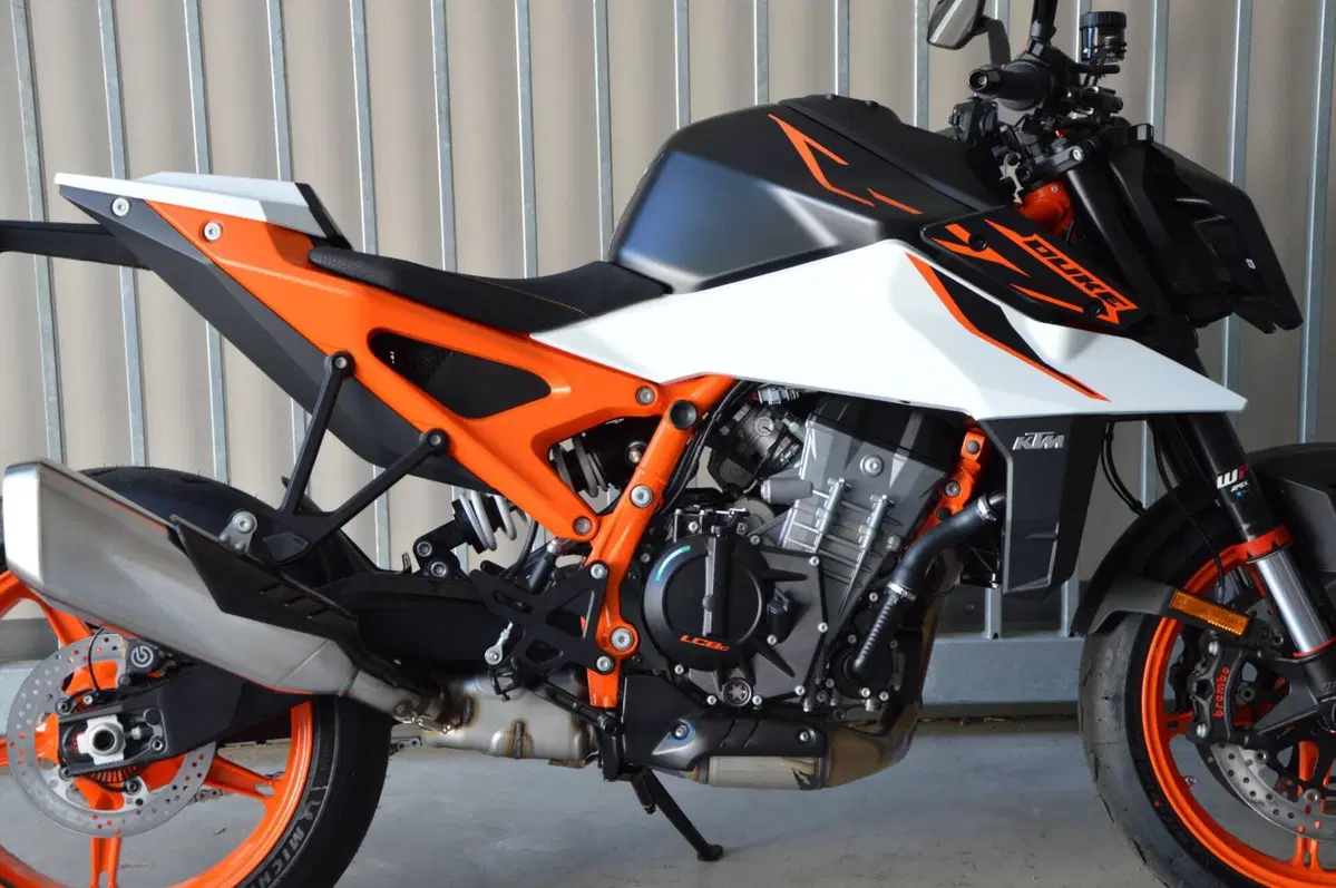 KTM 990 Duke R (2026) (2)