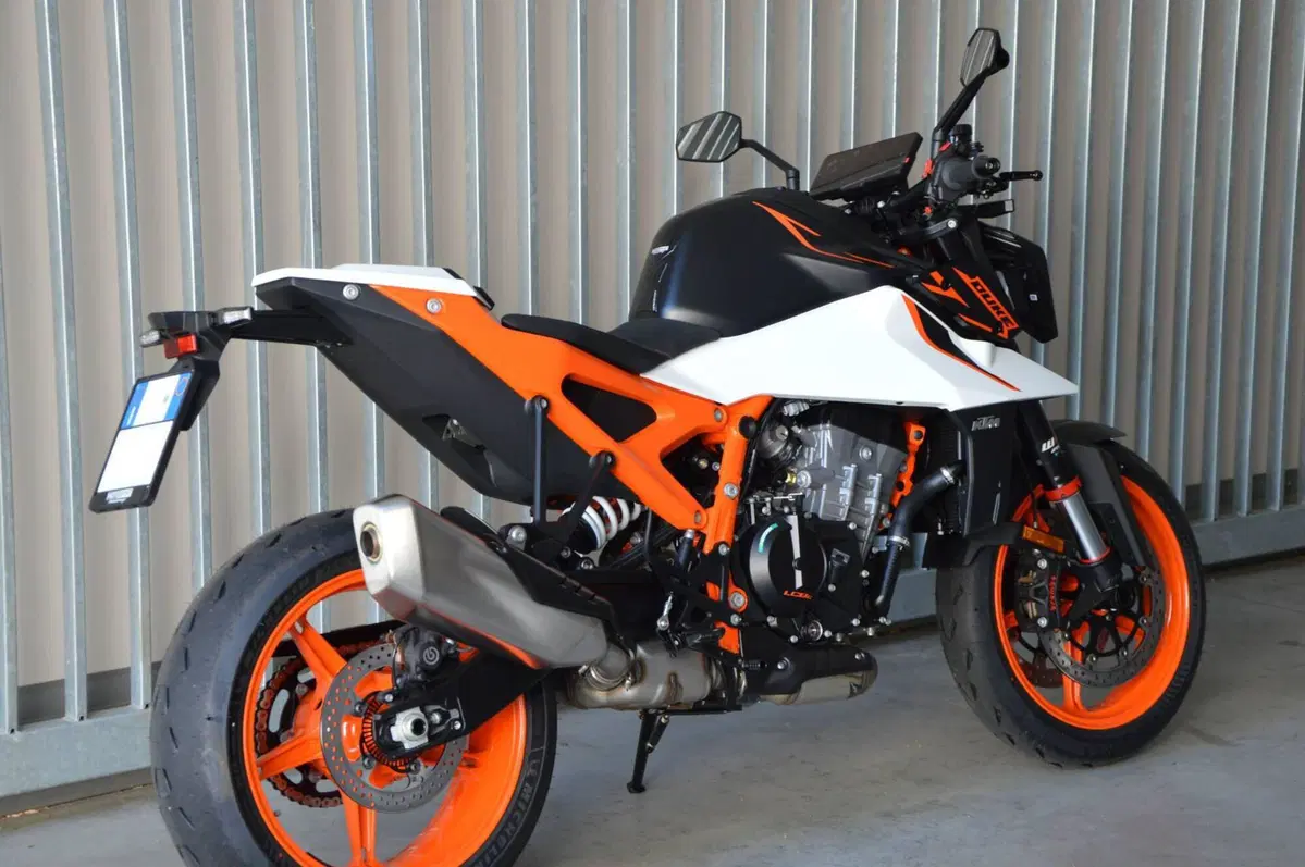 KTM 990 Duke R (2026) (3)