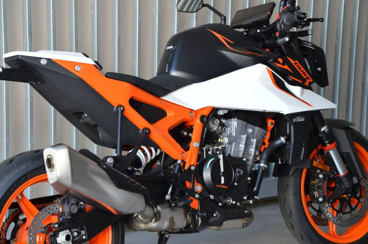 KTM 990 Duke R (2026) (4)