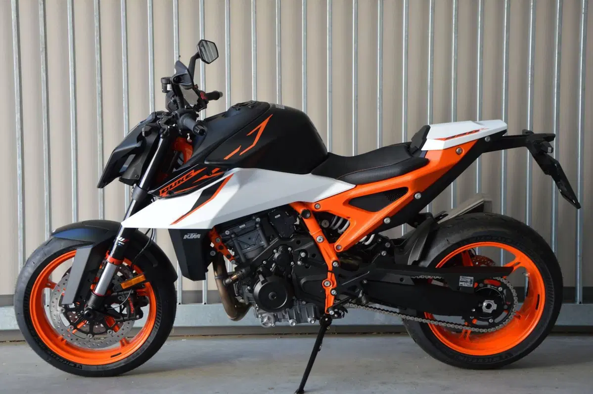 KTM 990 Duke R (2026) (5)