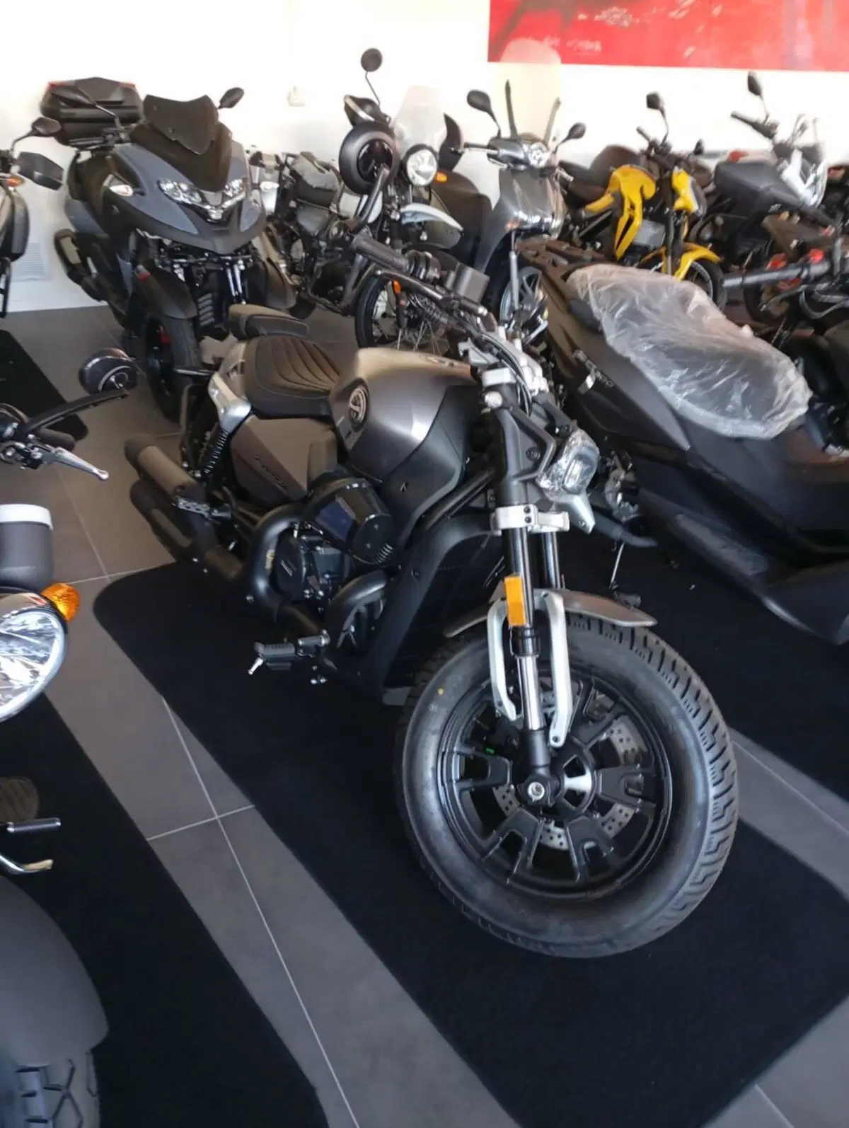 Benelli Leoncino 400 Bobber (2026)