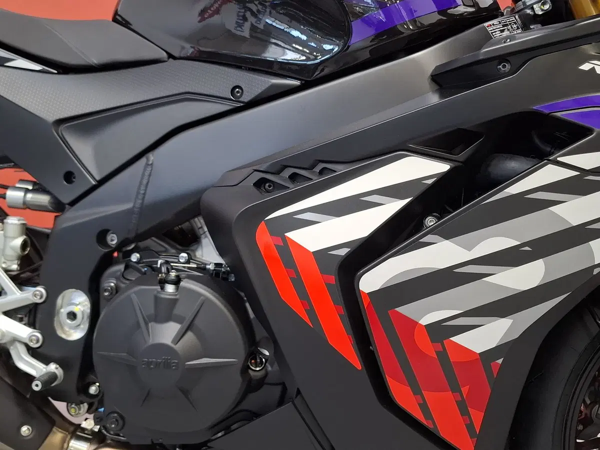 Aprilia RSV4 1100 Factory (2025 - 26) (3)