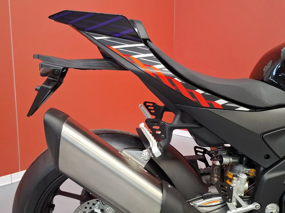 Aprilia RSV4 1100 Factory (2025 - 26) (5)