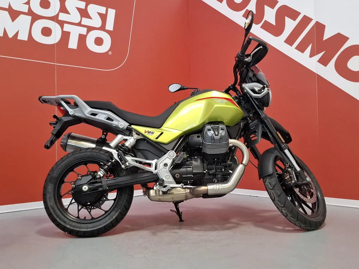 Moto Guzzi V85 Strada (2024 - 26) (2)