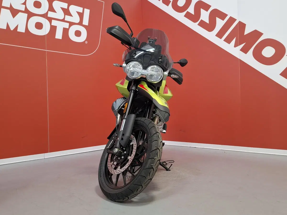 Moto Guzzi V85 Strada (2024 - 26) (4)
