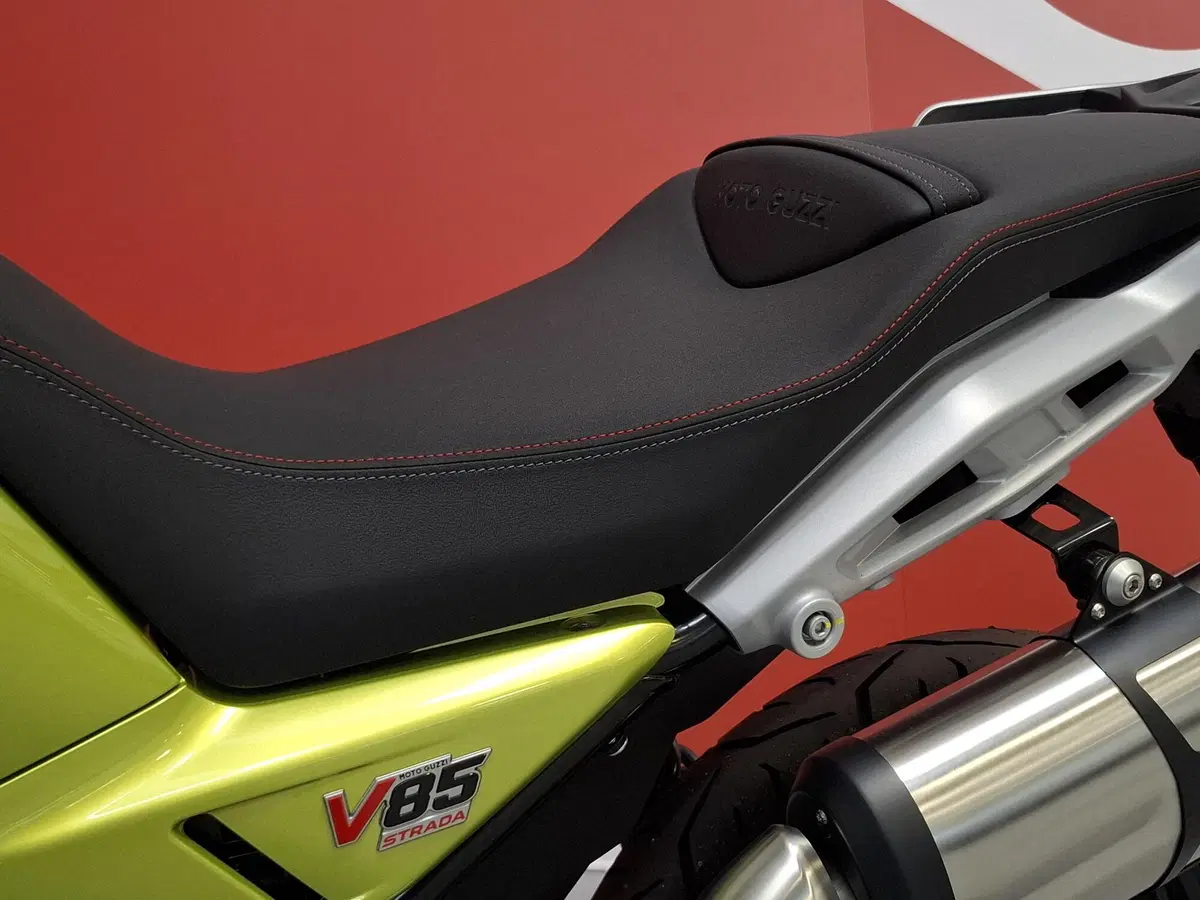 Moto Guzzi V85 Strada (2024 - 26) (9)
