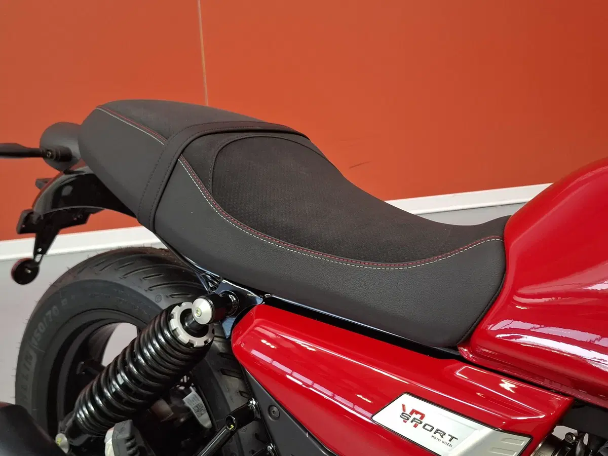 Moto Guzzi V7 Sport (2025 - 26) (5)
