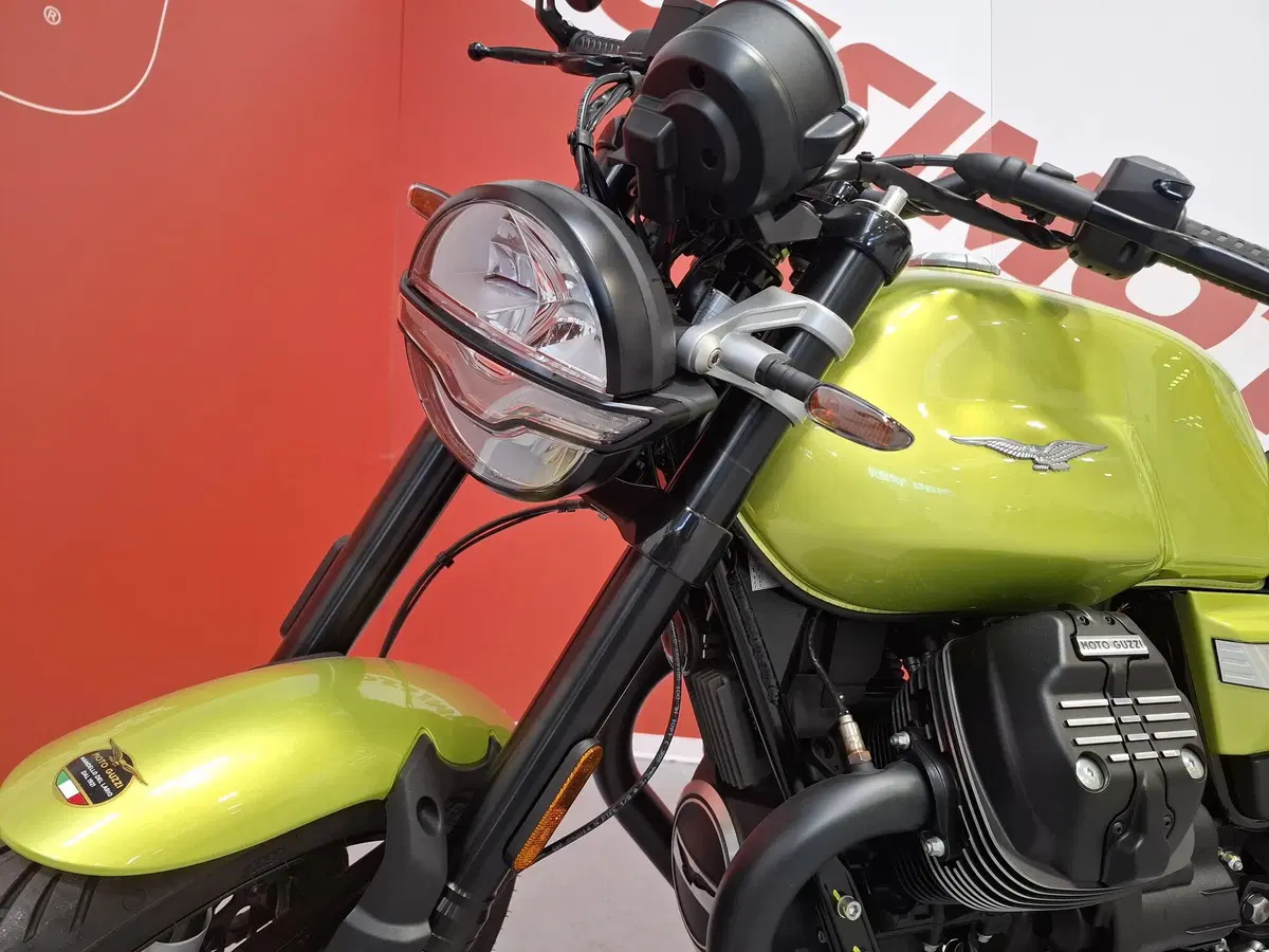 Moto Guzzi V7 Sport (2025 - 26) (7)