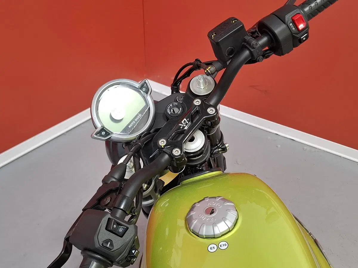 Moto Guzzi V7 Sport (2025 - 26) (8)