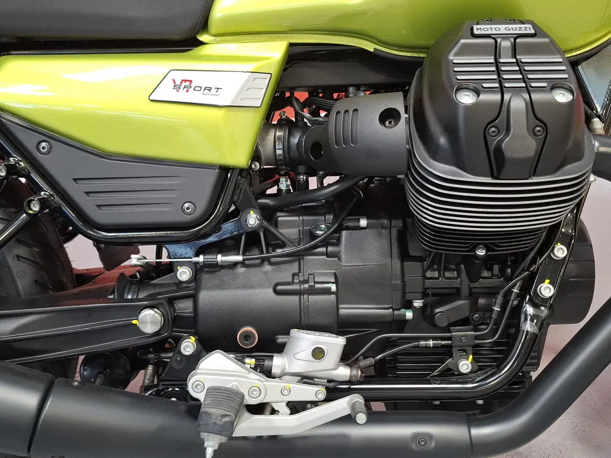 Moto Guzzi V7 Sport (2025 - 26) (9)