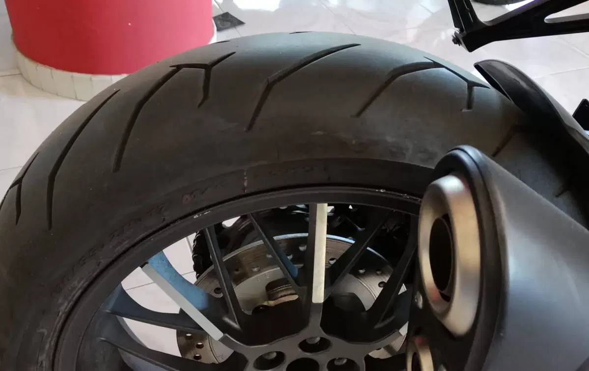 Honda CB 1000 R Black Edition (2021 - 25) (9)