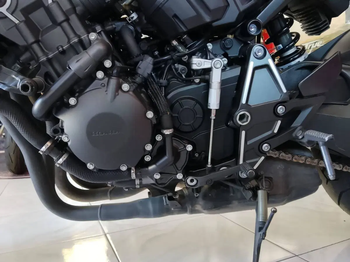 Honda CB 1000 R Black Edition (2021 - 25) (7)