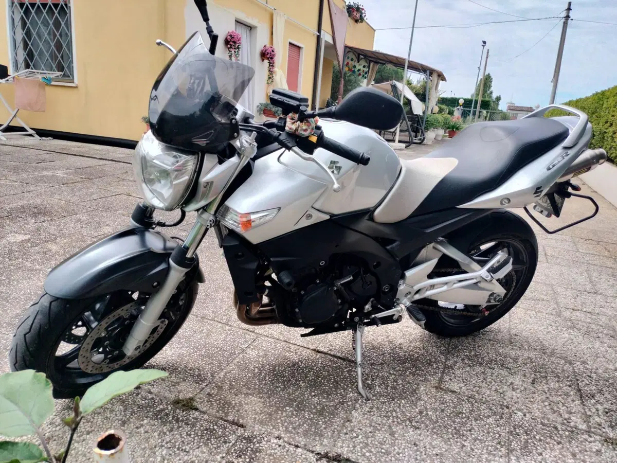 Suzuki GSR 600 (2006 - 11) (3)