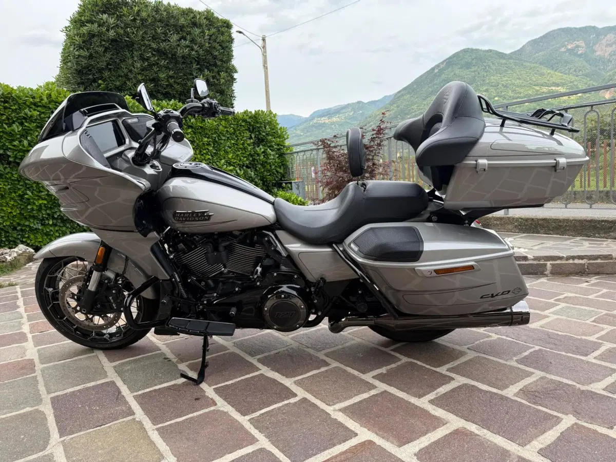Harley-Davidson CVO Road Glide (2023) (2)