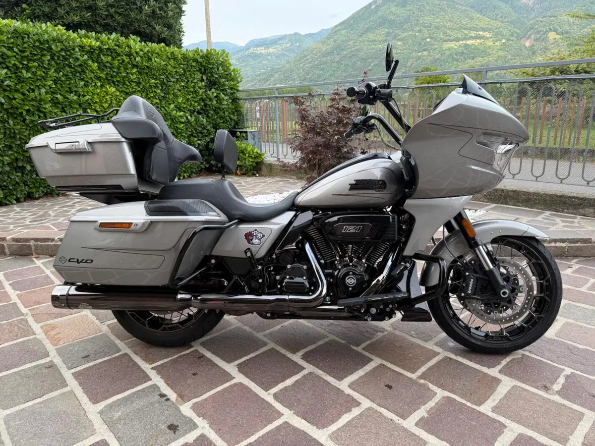 Harley-Davidson CVO Road Glide (2023)