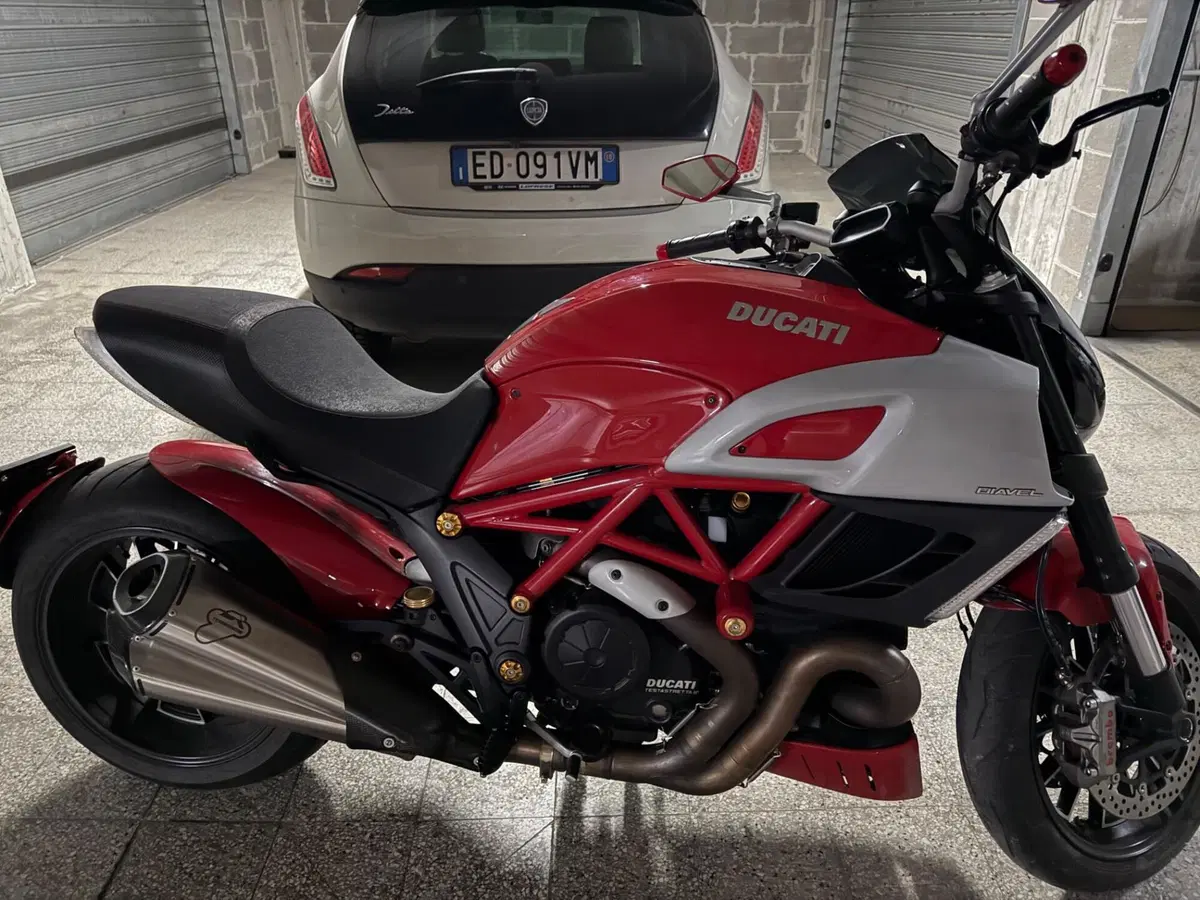 Ducati Diavel 1200 (2010 - 13) (4)