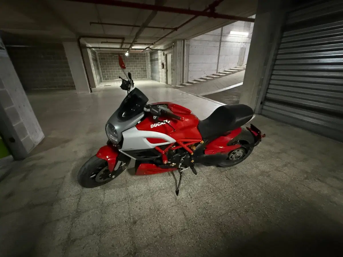 Ducati Diavel 1200 (2010 - 13) (6)