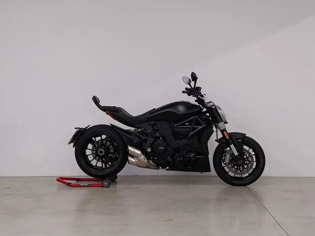 Ducati XDiavel 1262 Nera (2022 - 23) (2)