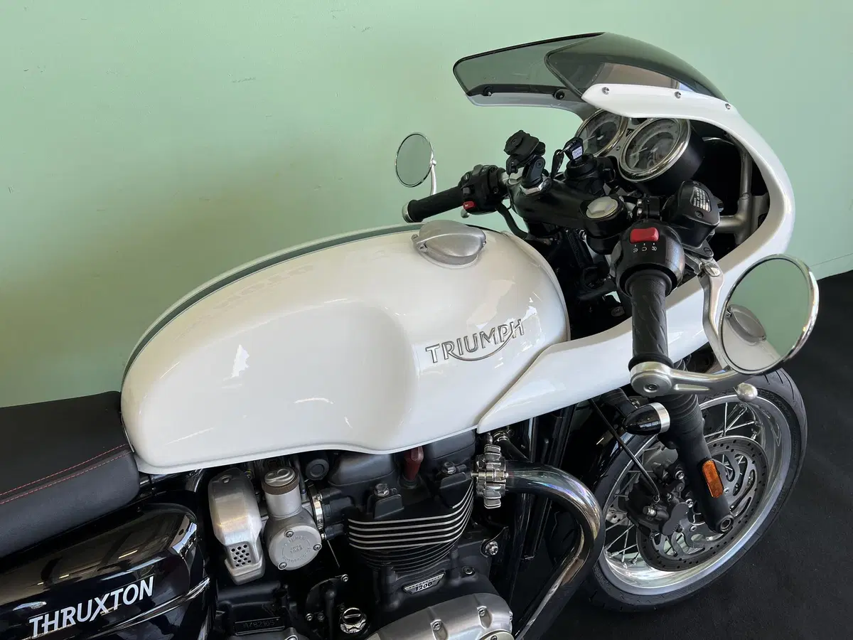 Triumph Thruxton 1200 (2017 - 20) (11)