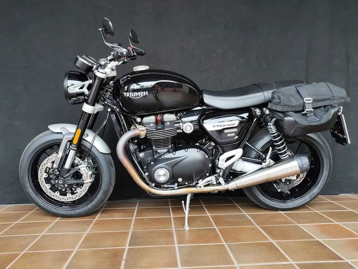 Triumph Speed Twin 1200 (2021 - 24) (2)