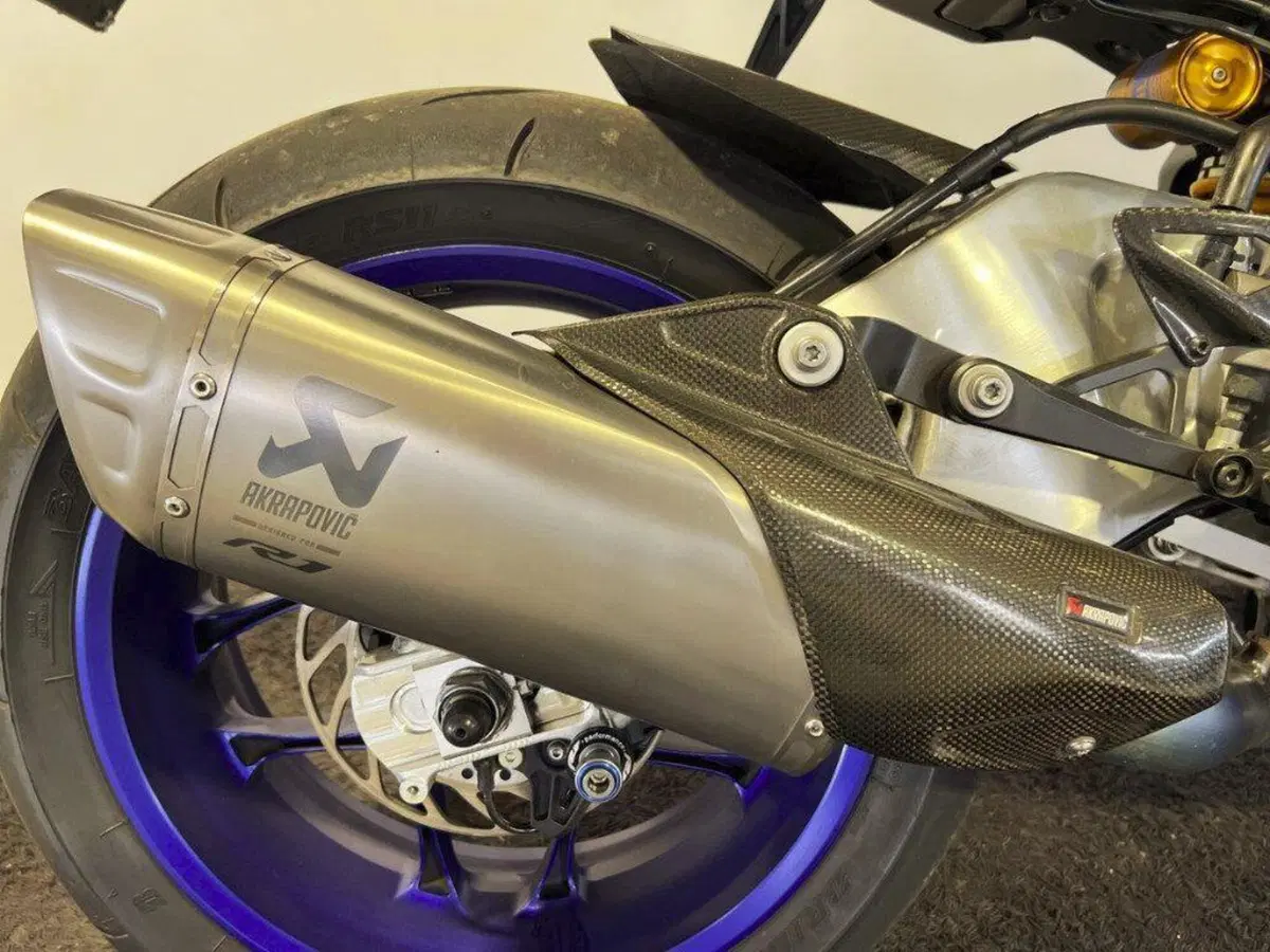 Yamaha YZF R1M (2020 - 25) (10)
