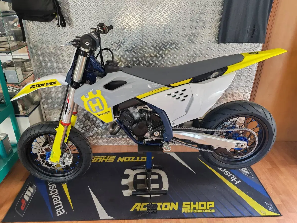 Husqvarna SM 125 (2)