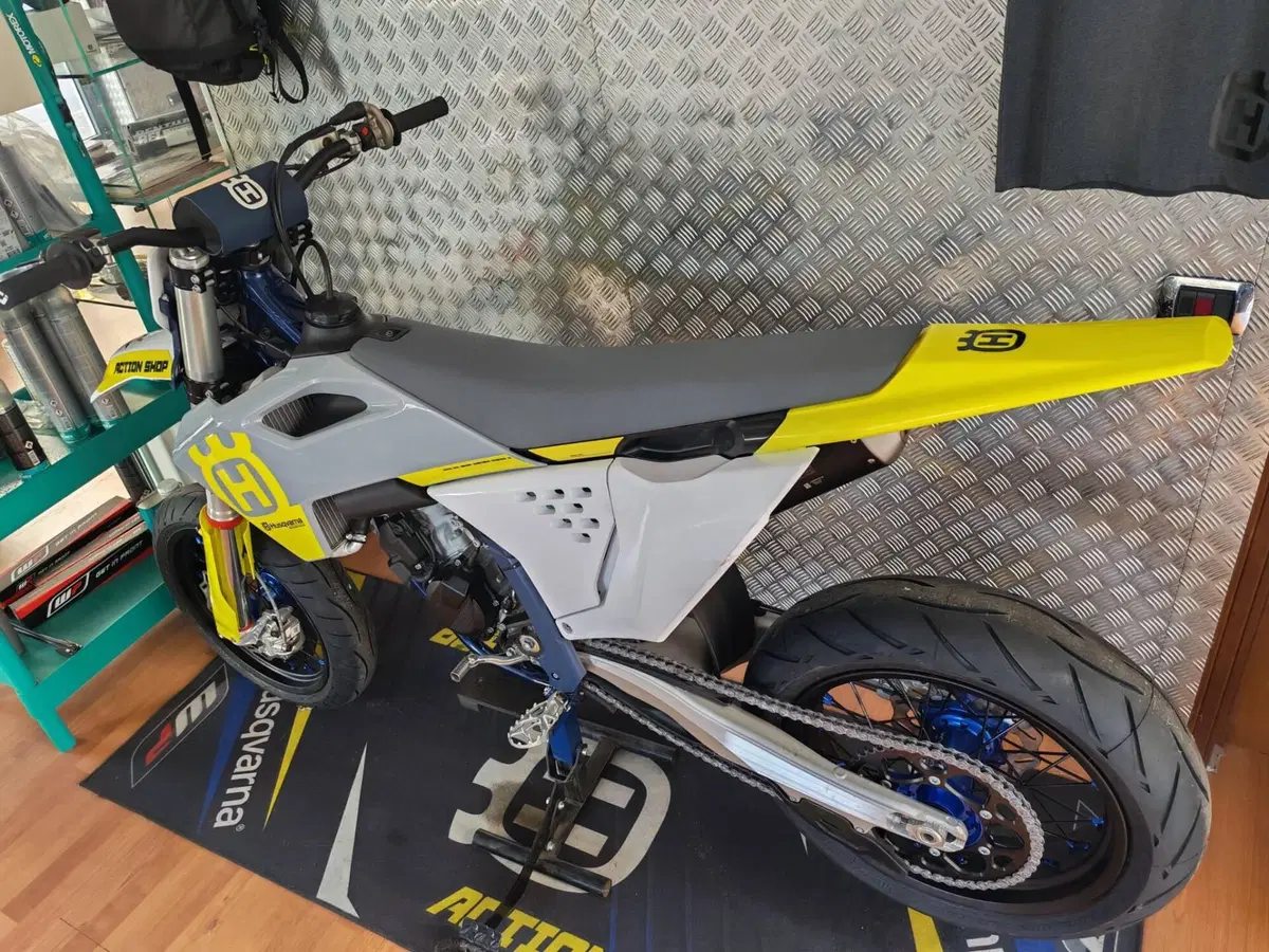 Husqvarna SM 125 (6)