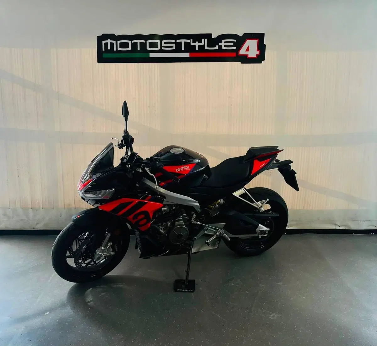 Aprilia Tuono 660 Factory (2022 - 24) (2)