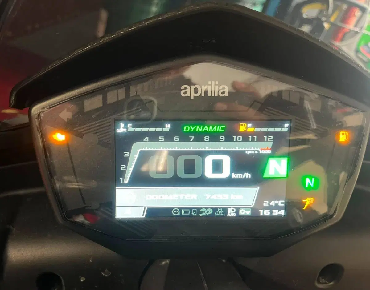 Aprilia Tuono 660 Factory (2022 - 24) (3)