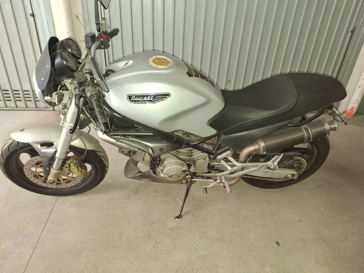 Ducati Monster 620 I.E. Dark (2002) (10)