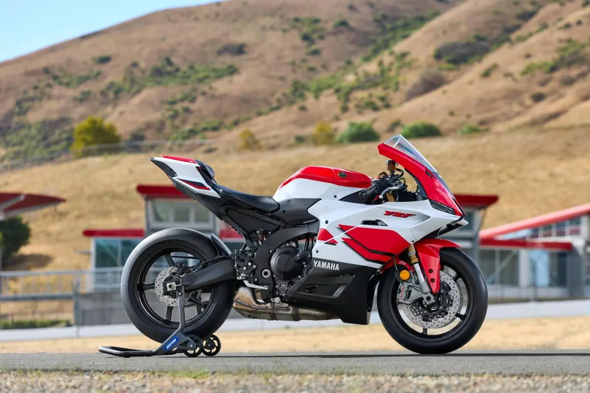 Yamaha YZF R9 70th (2026) (3)