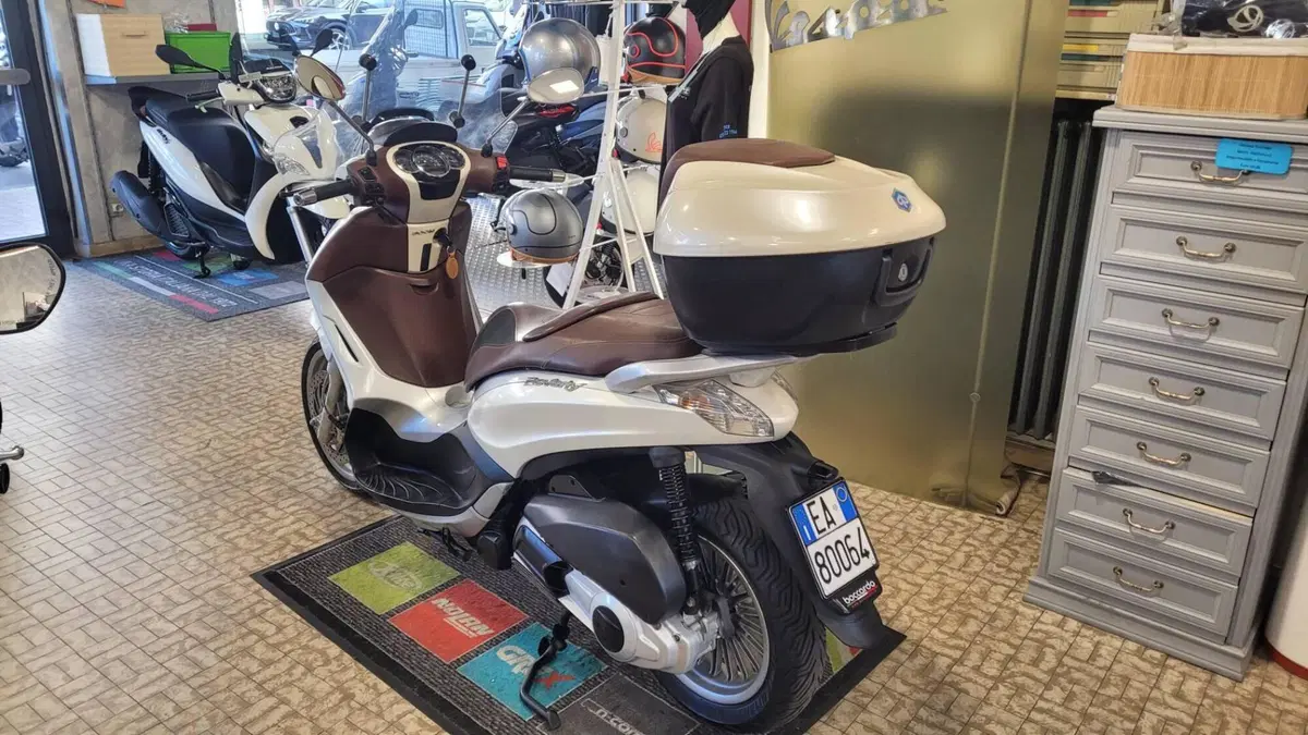 Piaggio Beverly 300 i.e. (2010 - 16) (4)