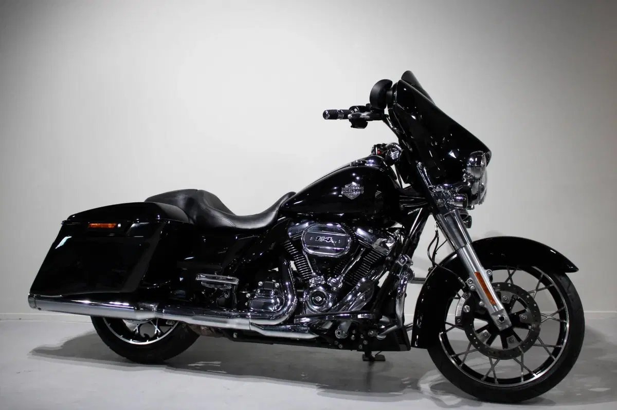 Harley-Davidson Street Glide Special (2021 - 23) (2)
