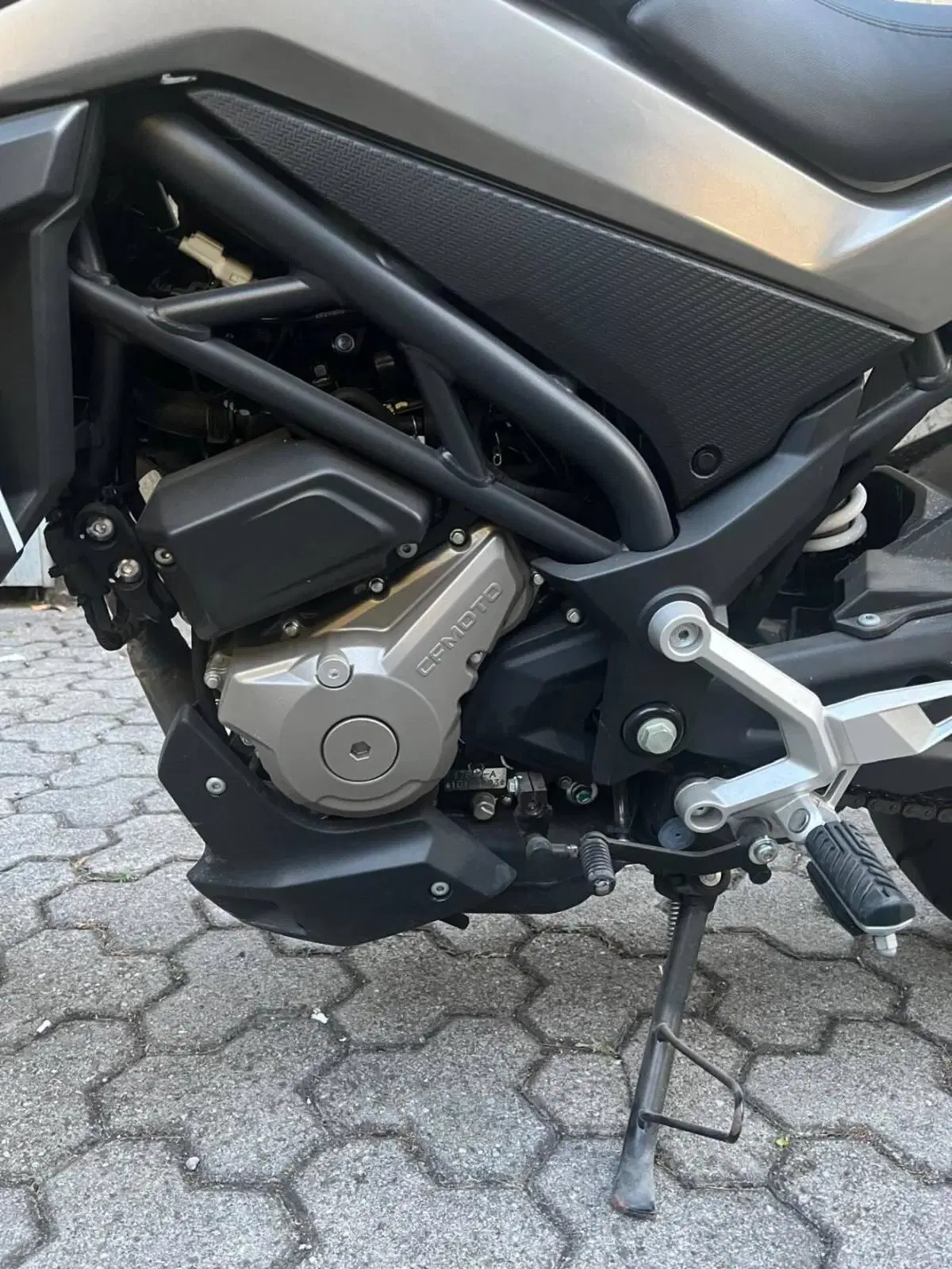 CFMOTO 300NK (2021 - 26) (4)