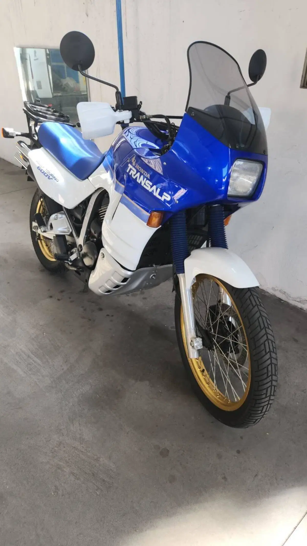 Honda transalp 600V (2)