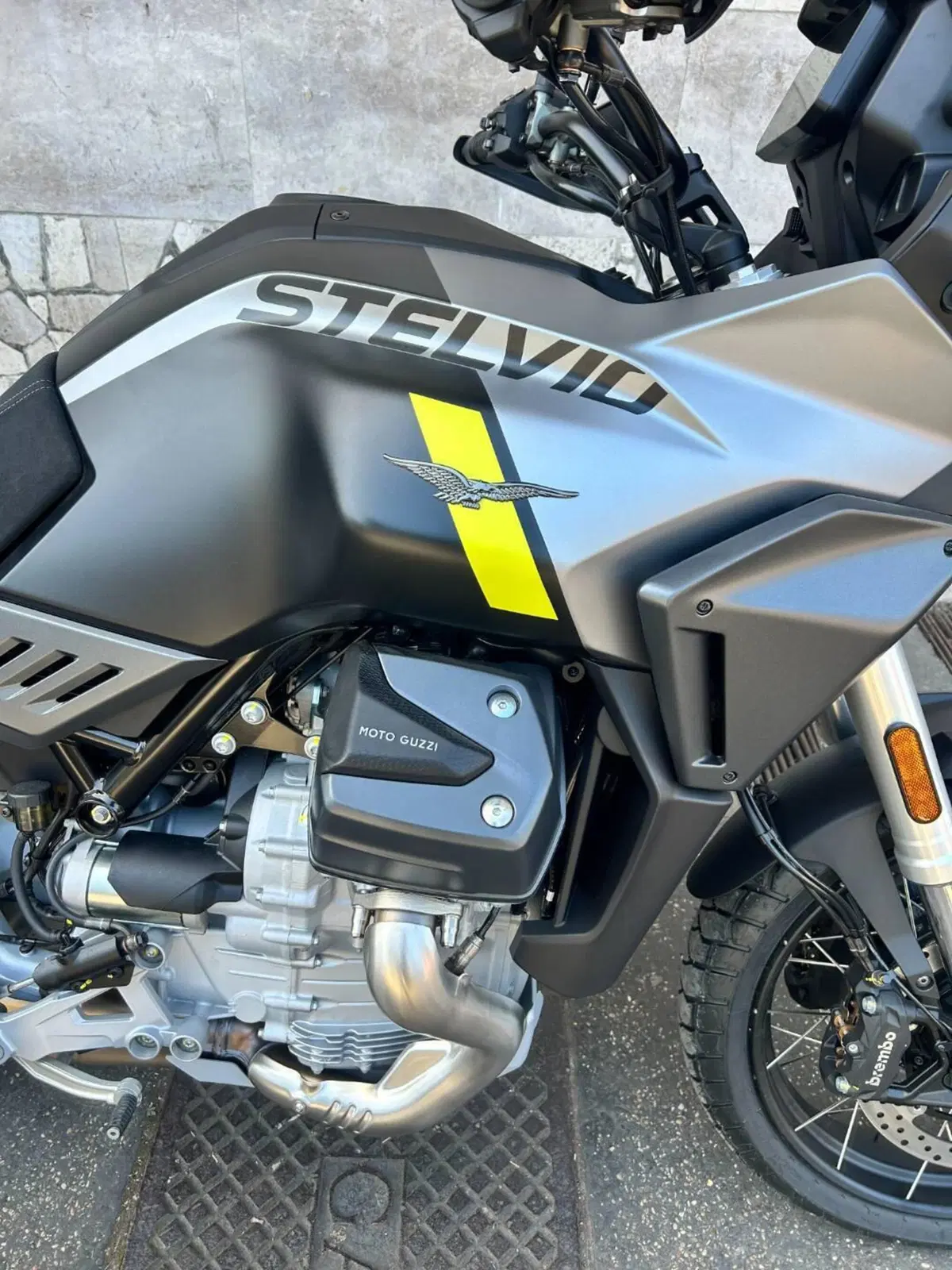Moto Guzzi Stelvio (2024 - 26) (2)