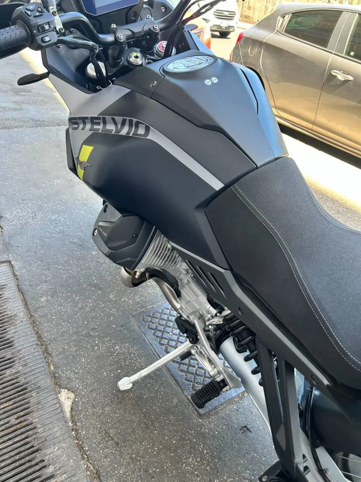 Moto Guzzi Stelvio (2024 - 26) (5)
