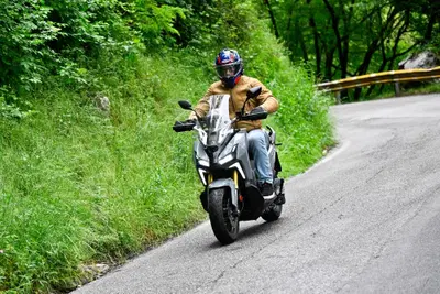 Basta il variatore Polini per stravolgerlo? Test SYM ADX TG 400 con upgrade trasmissione [VIDEO]