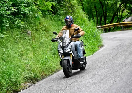 Basta il variatore Polini per stravolgerlo? Test SYM ADX TG 400 con upgrade trasmissione [VIDEO]