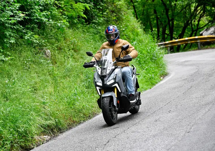 Basta il variatore Polini per stravolgerlo? Test SYM ADX TG 400 con upgrade trasmissione [VIDEO]