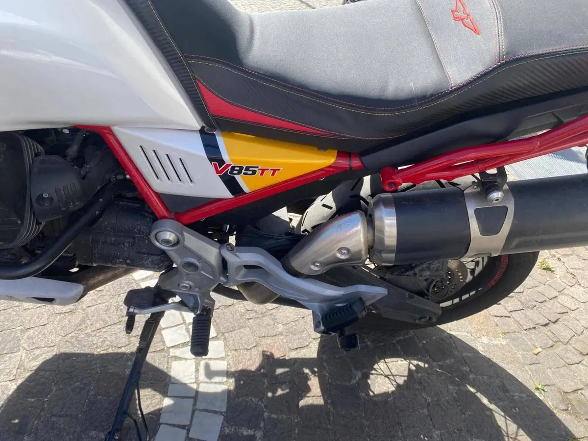 Moto Guzzi V85 TT (2019 - 20) (7)