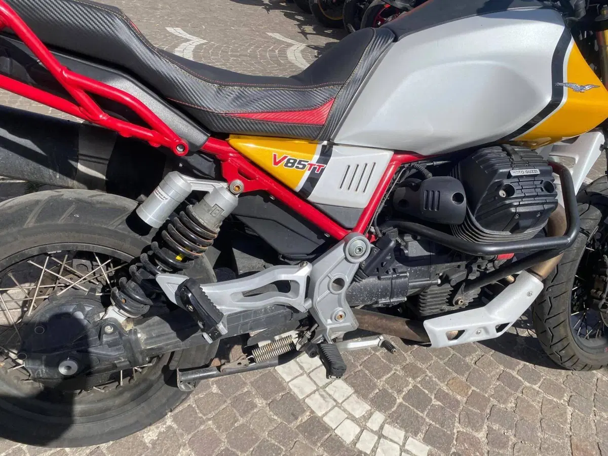 Moto Guzzi V85 TT (2019 - 20) (9)