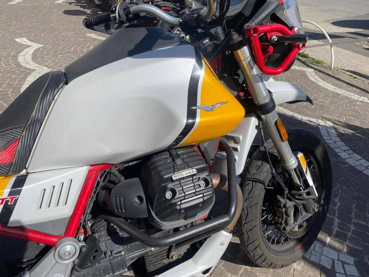 Moto Guzzi V85 TT (2019 - 20) (10)