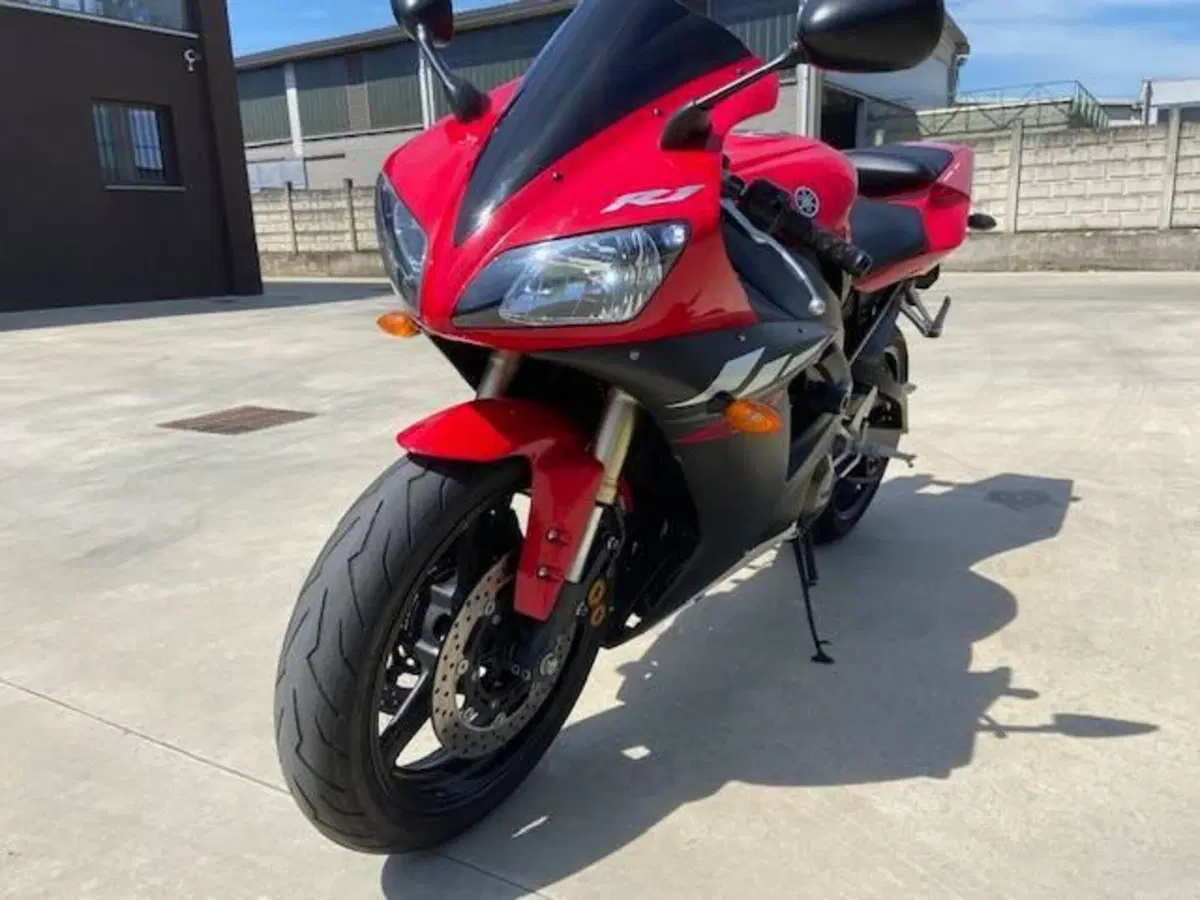 Yamaha YZF R1 (2004 - 05) (2)