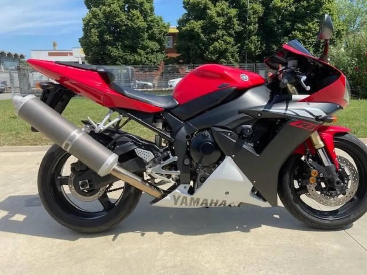 Yamaha YZF R1 (2004 - 05) (4)